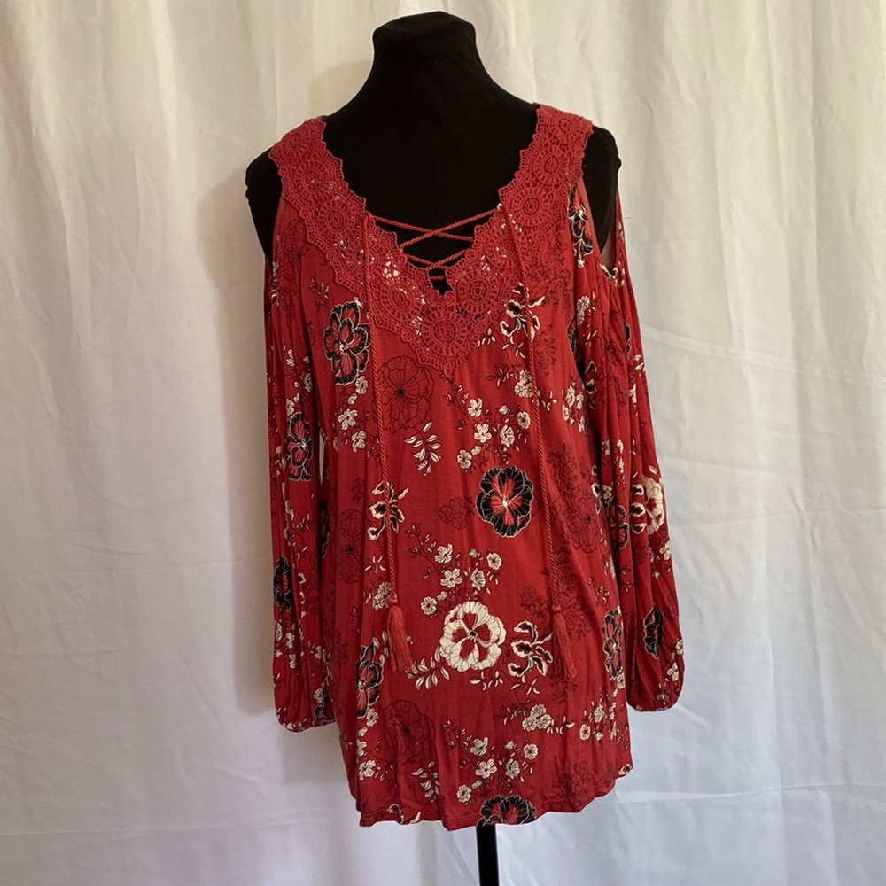 Cold shoulder top with string & tassel detail